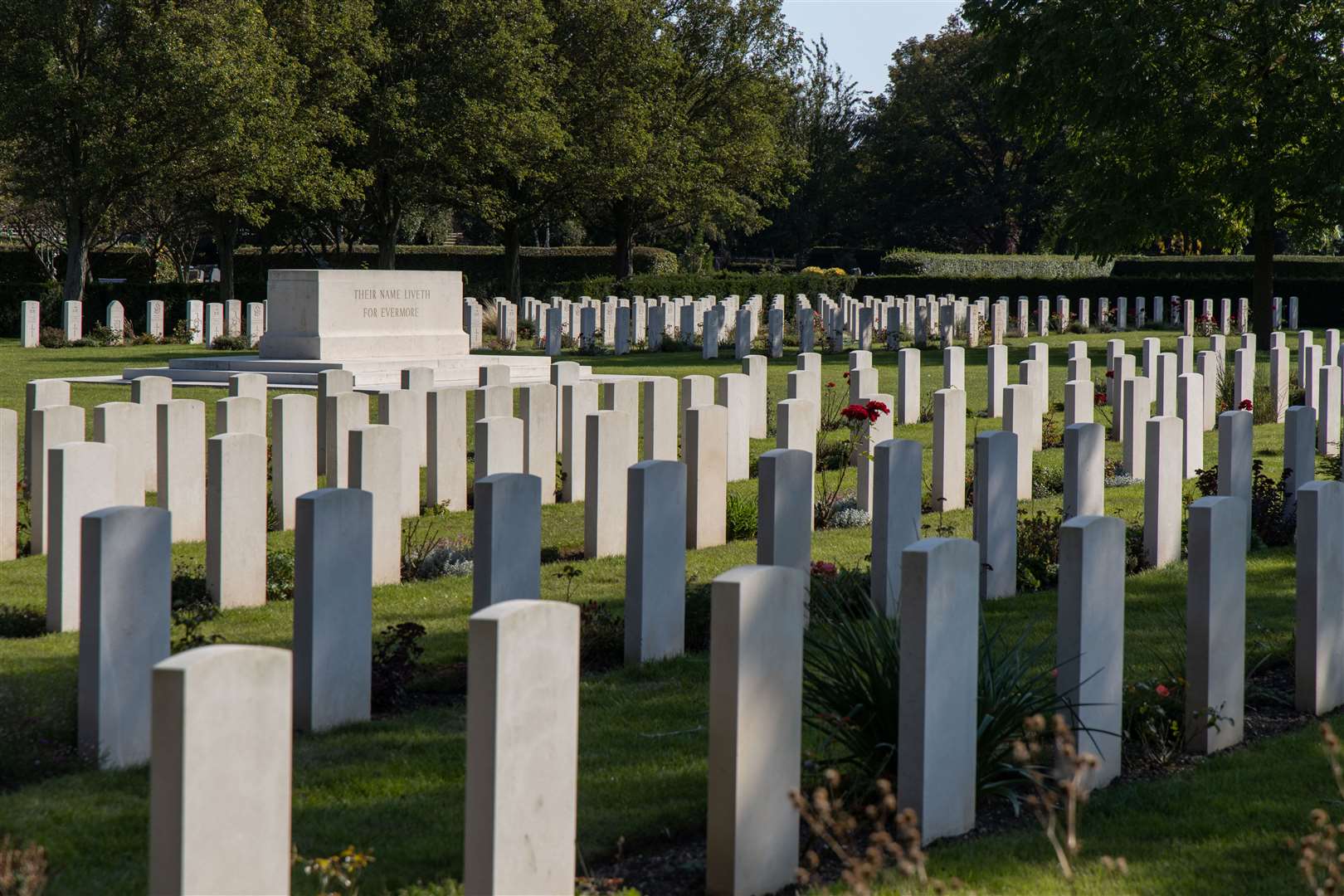 Rows of war graves at the Cambridge City Cemetery (Commonwealth War Graves Commission)