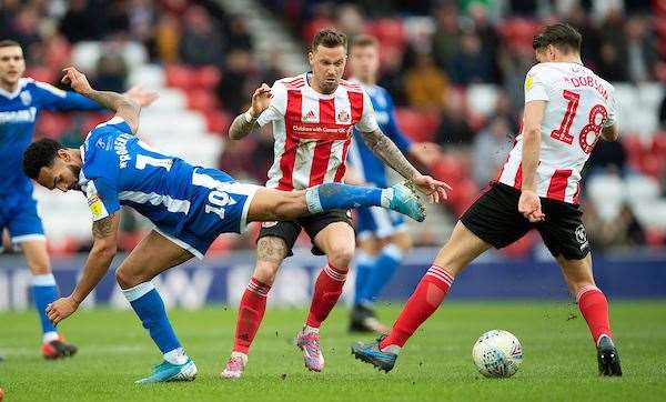 Jordan Roberts challenges with George Dobson Picture: Ady Kerry (31024958)