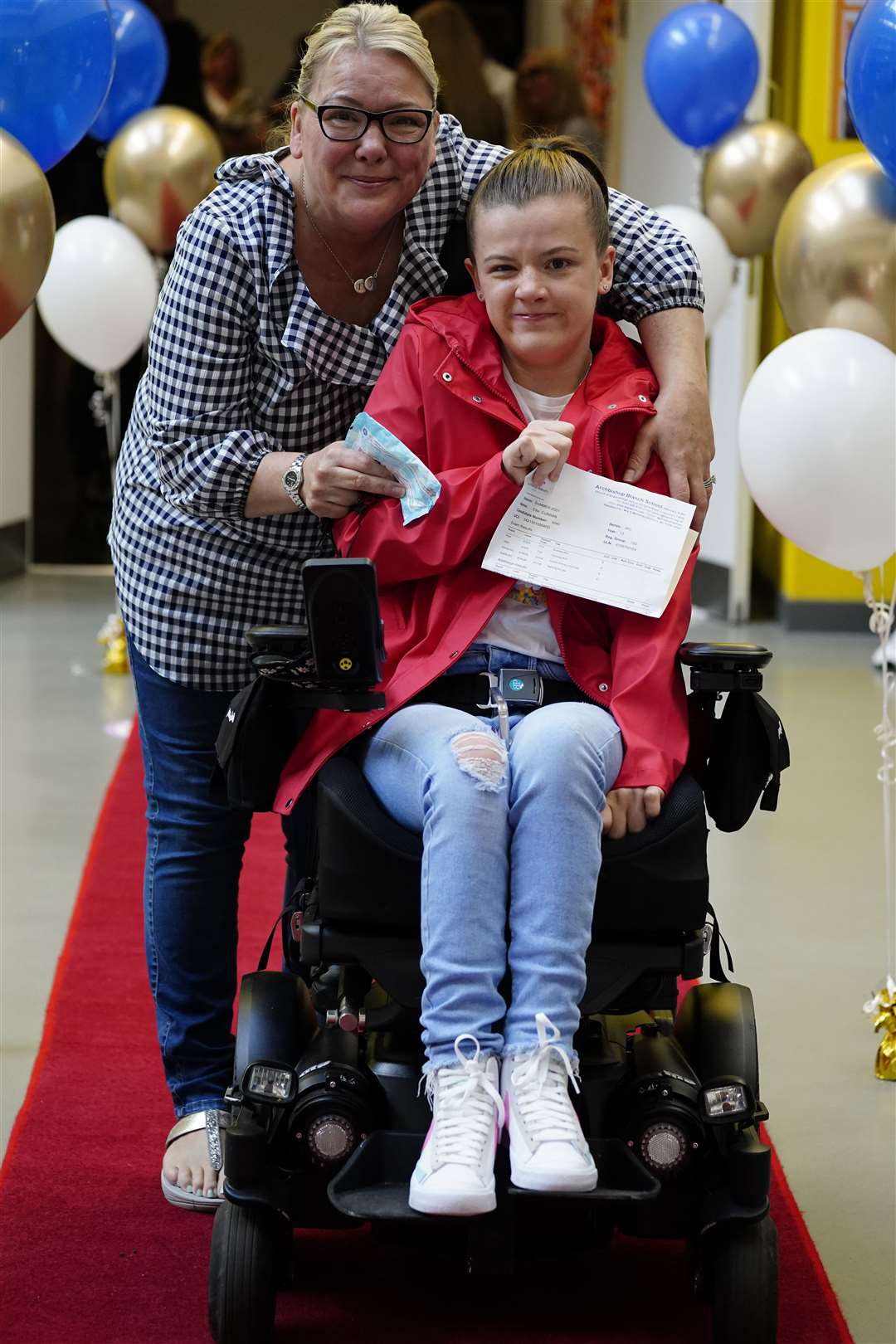 Ellie Curran with her mother Margie (Peter Byrne/PA)