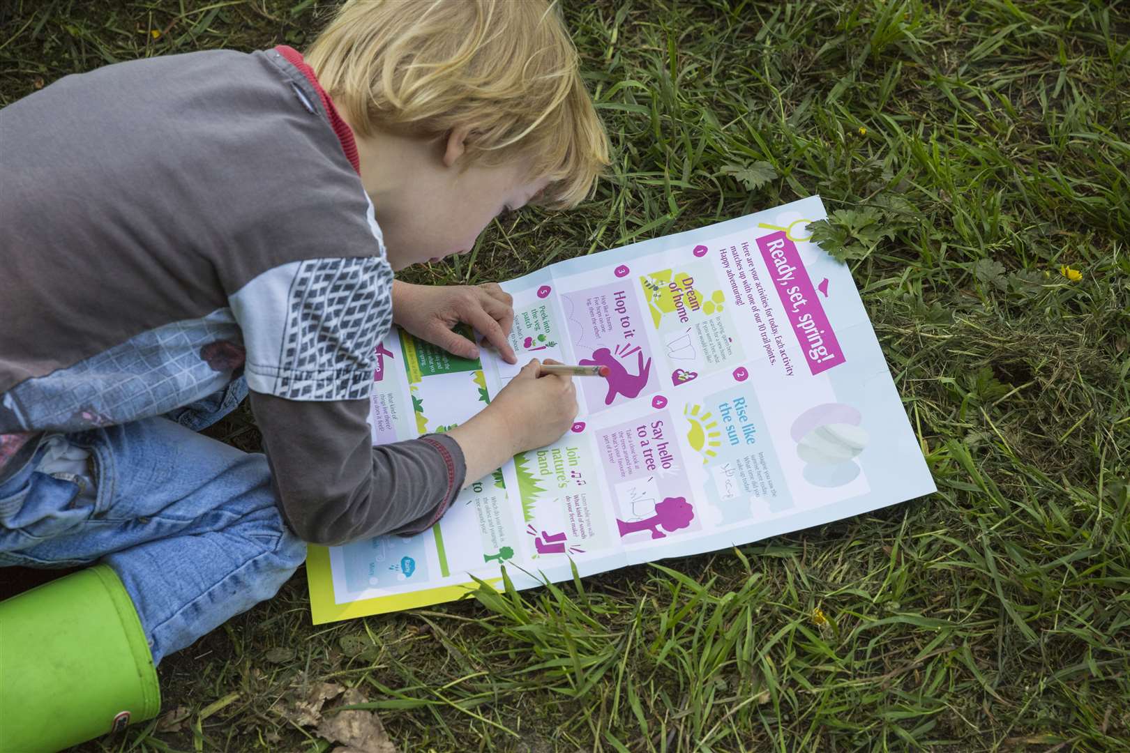 Take part in the National Trust nature trail at Emmetts Garden. National Trust / James Dobson