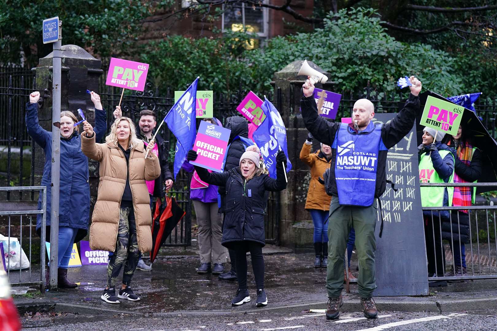 teachers-begin-second-day-of-strike-action-in-pay-dispute