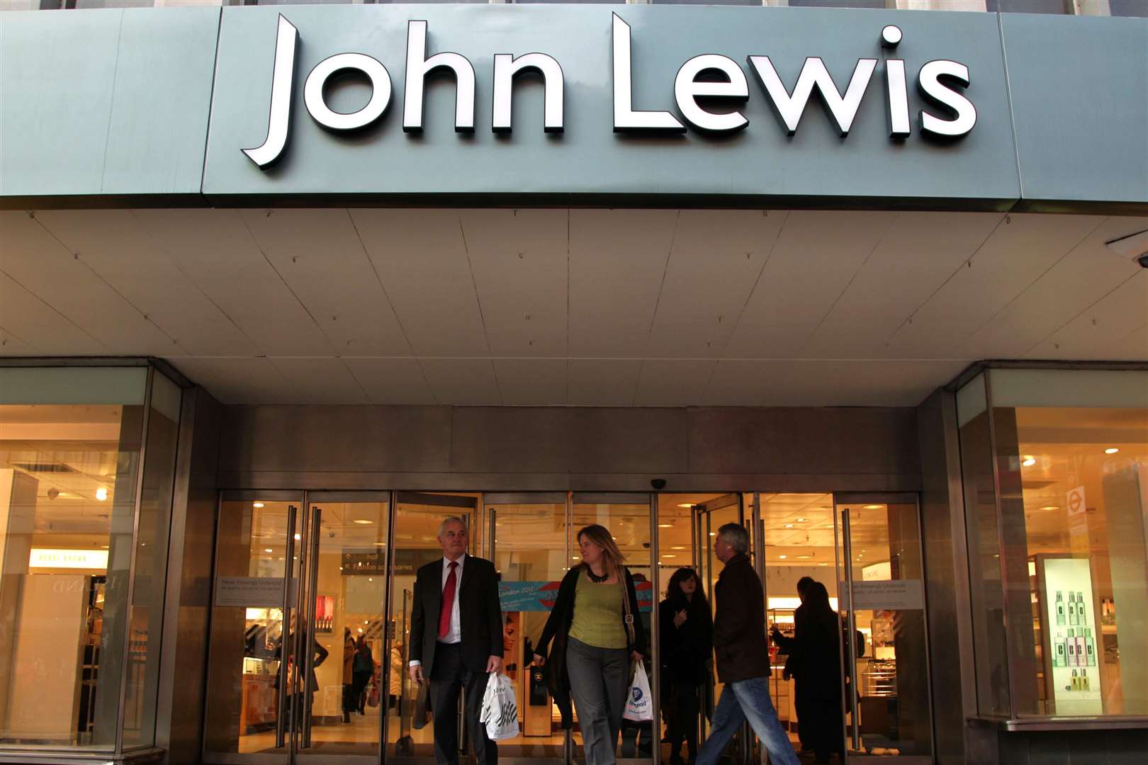 Over more. Универмаг John Lewis.