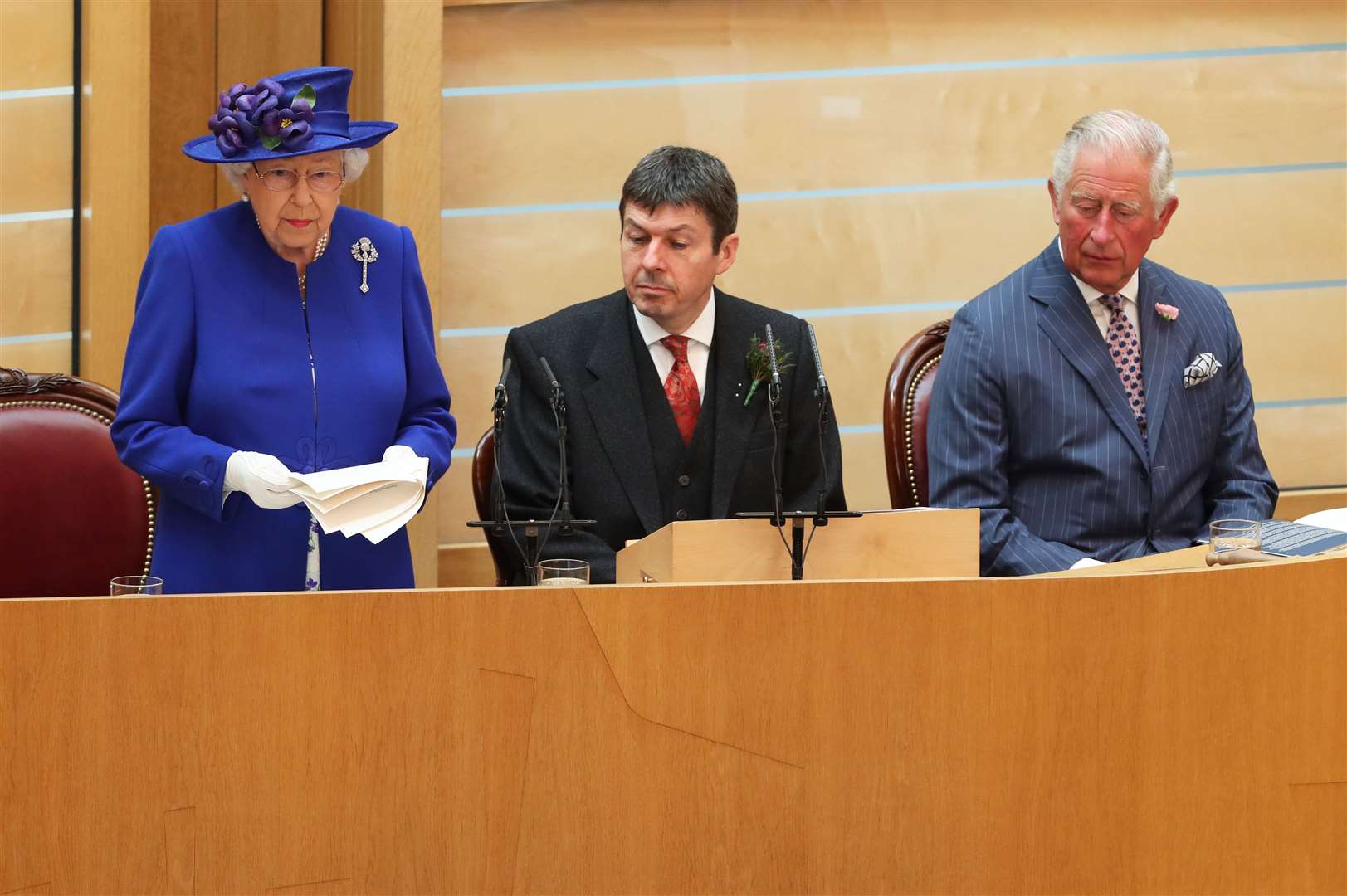 The Queen alongside Presiding Officer Ken Macintosh (Andrew Milligan/PA)