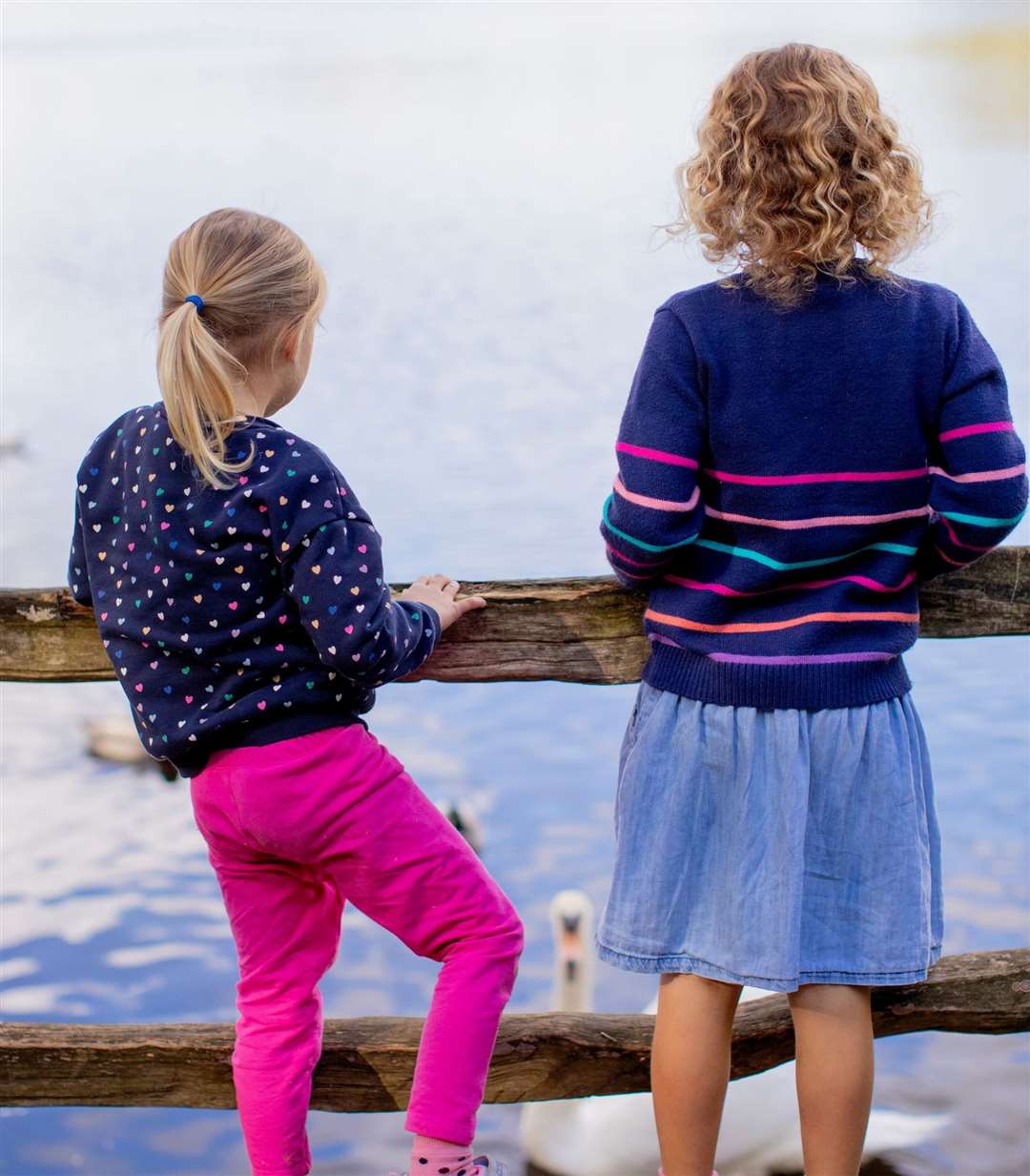 Felicity's two daughters are not being exposed to smart phones from a young age