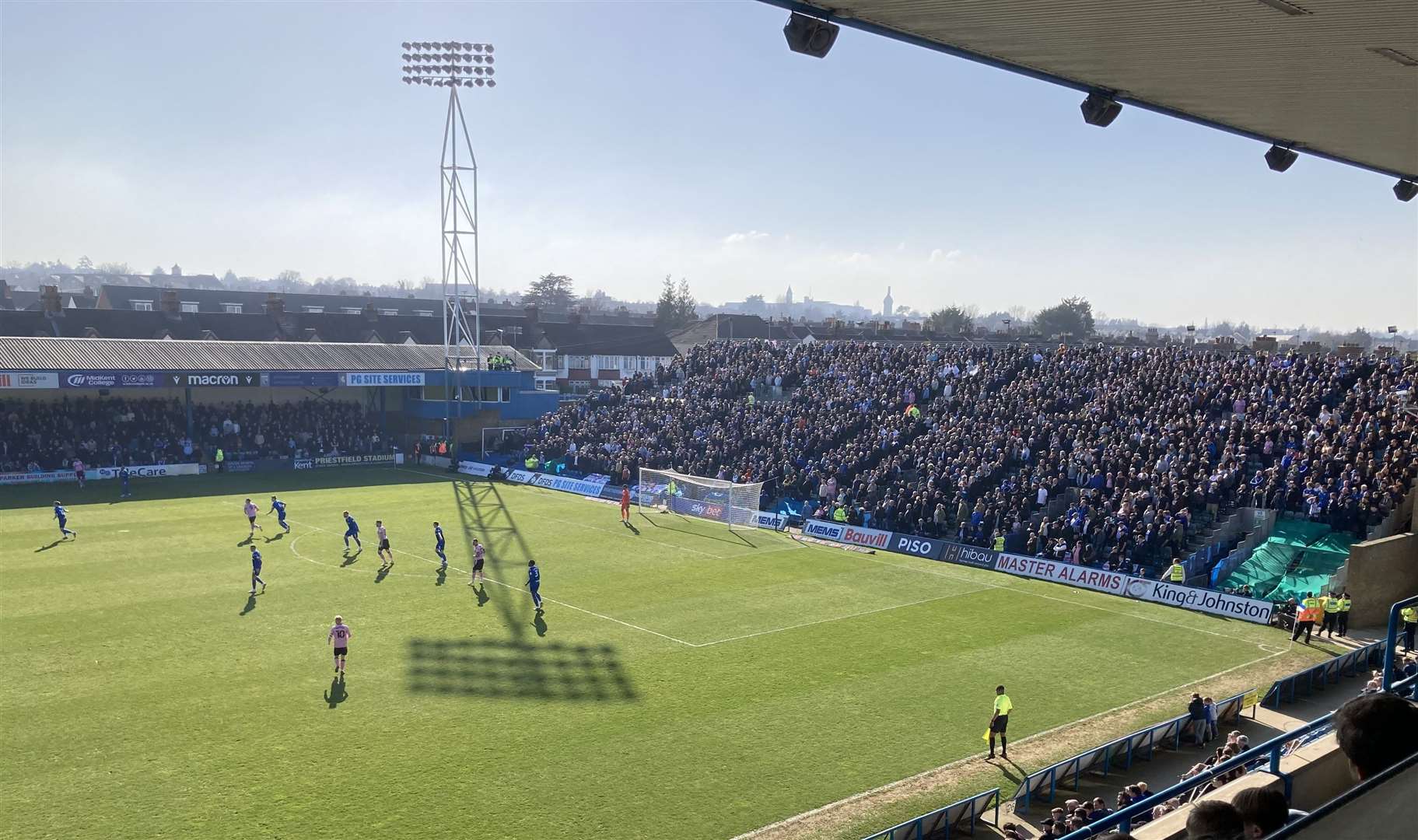 An away following of over 3,000 were at Priestfield on Saturday (55552653)