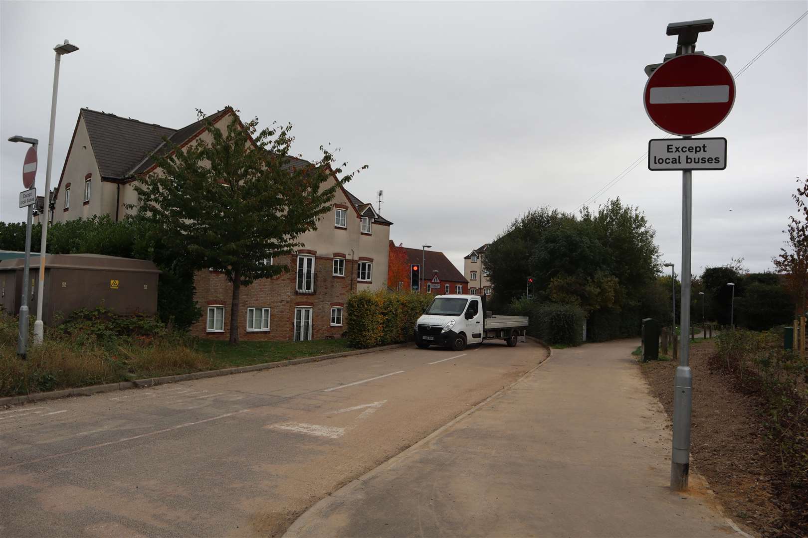 Entrance to the Murston bus lane from Oak Road