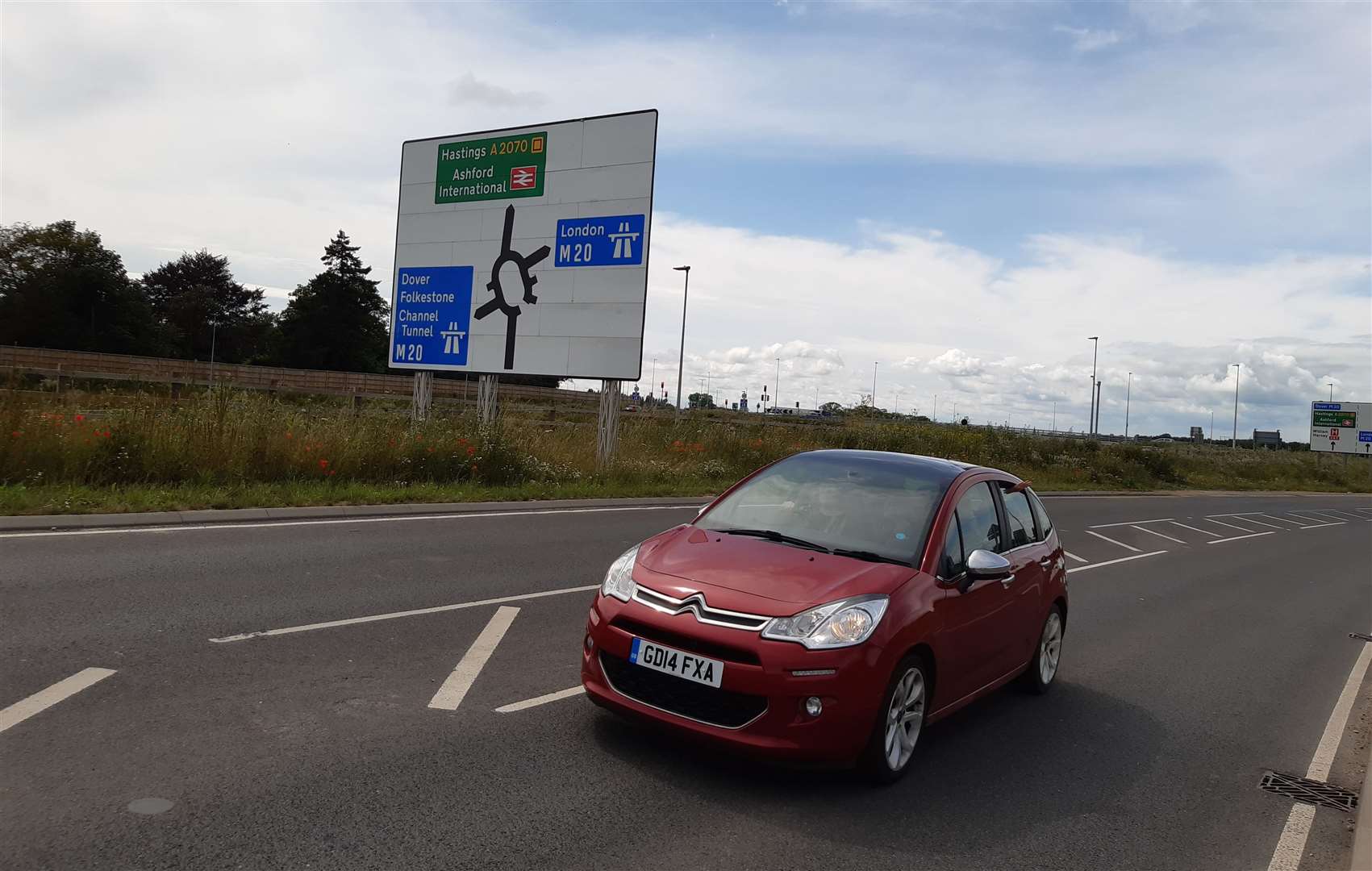 Councillors say the existing signs as "very confusing" for drivers