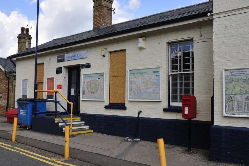 Entrance to Farningham Road station