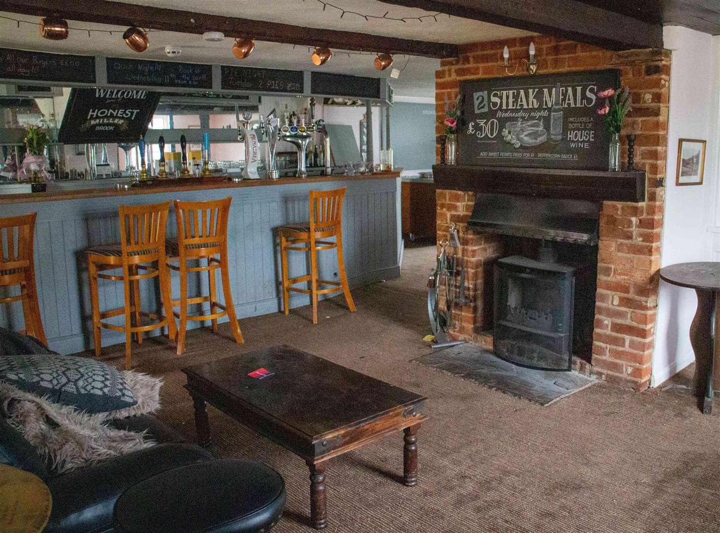 The Honest Miller has wide rooms and a period fireplace