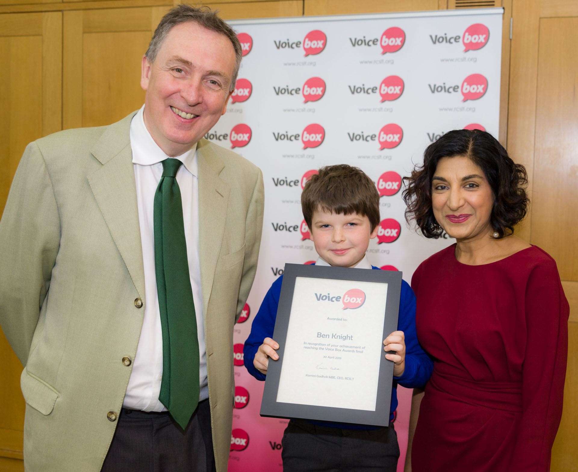 RCSLT Voice Box 2019 finalist Ben Knight with Voice Box Master of Ceremonies Nick Smith and RCSLT CEO Kamini Gadhok MBE. Photo credit: Geoff Wilson (9549038)