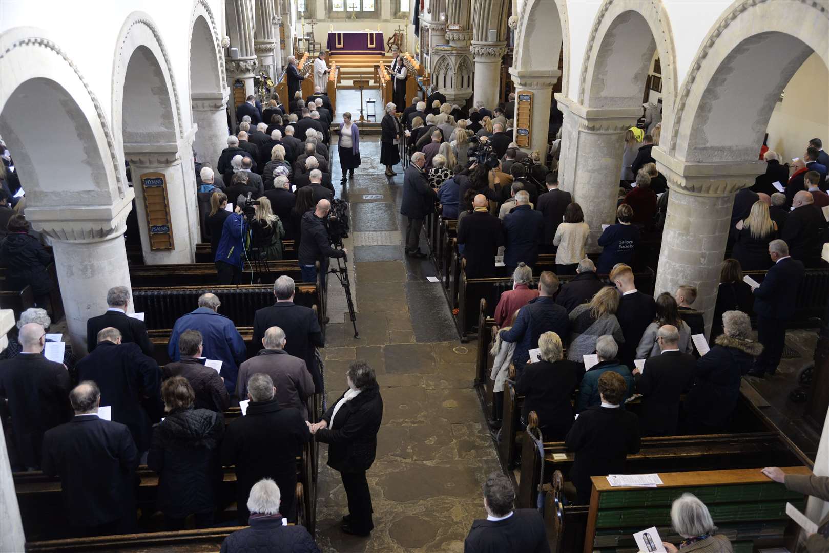 Scène tijdens een ceremonie ter gelegenheid van de 30e verjaardag van het zinken van de Heral of Free Enterprise in St Mary's Church in Dover.  Foto: Chris Davey