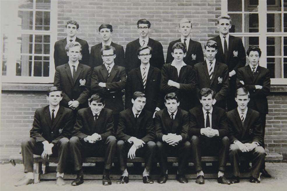 Former Borden Grammar classmates who left the school in 1964 are planning a reunion