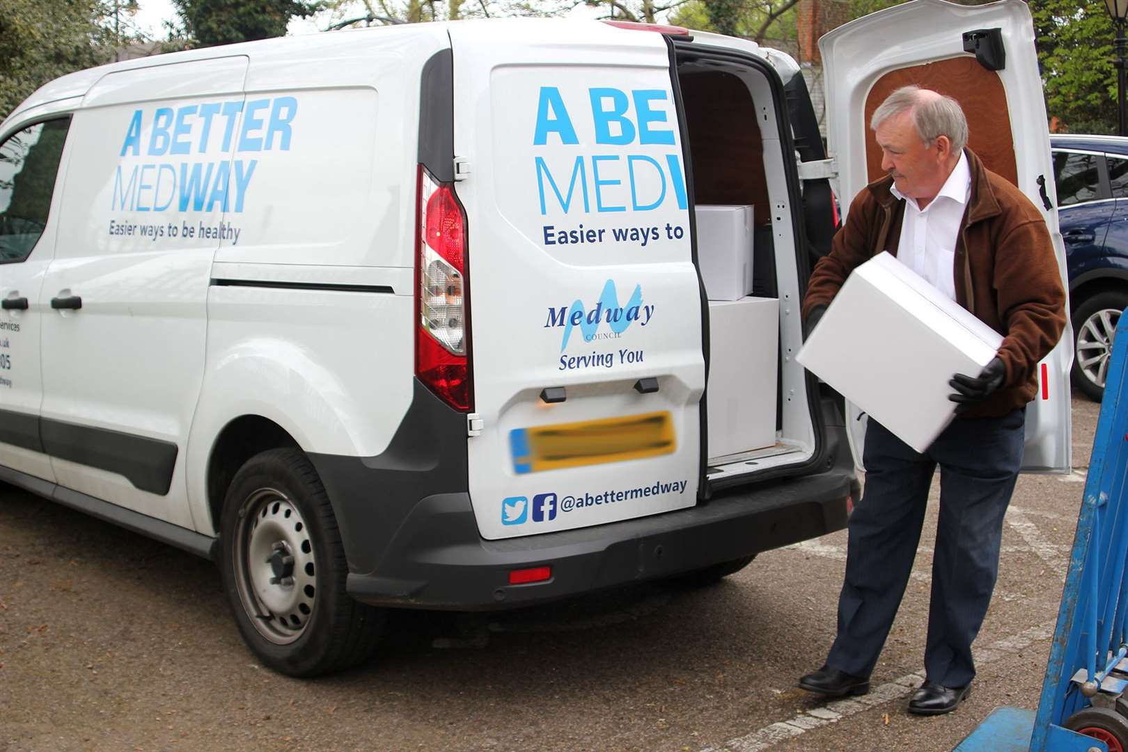 Medway council leader Cllr Alan Jarrett helping with coronavirus support