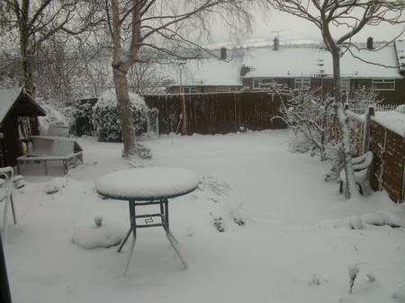 Snow in Laburnum Road, Strood.