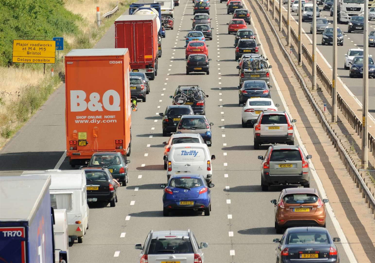 Crash on the M20 has caused ‘huge queues’ to form