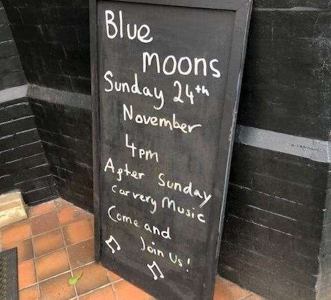 The hotel sometimes hosts live music - The Blue Moons are playing on Sunday, November 24