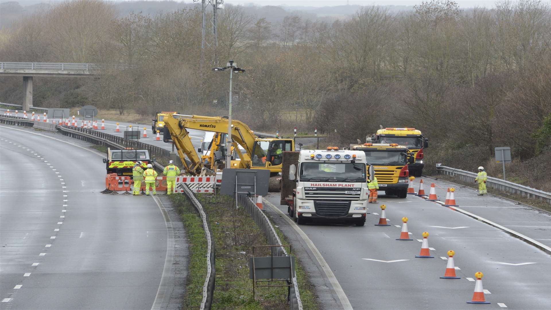 Highways Agency confirms huge M2 hole at Lynsted between Faversham and ...