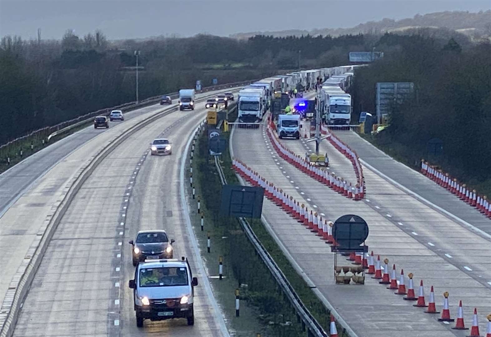 M20 London bound shut between Junctions 9 and 8 to increase lorry