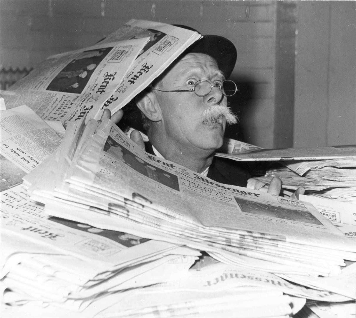 Richard Hearne visiting the Kent Messenger office in 1959