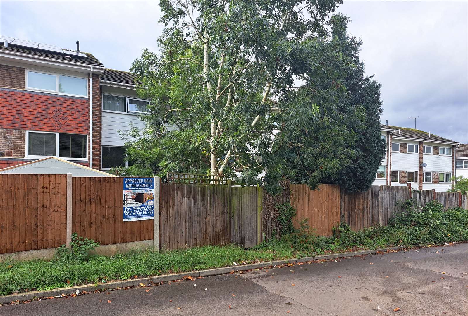 The rear of the HMO could be accessed from Barneshurst Close