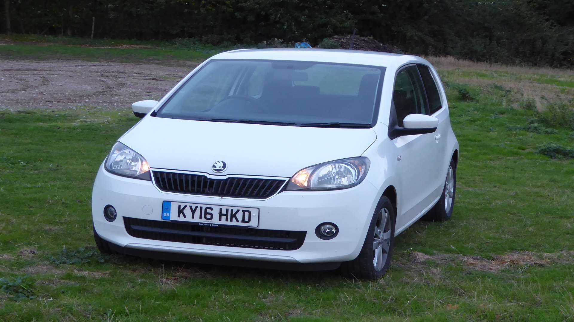 At the front the bumper and griller - and the badge of course - that sets the Citigo apart from its siblings from Seat and VW