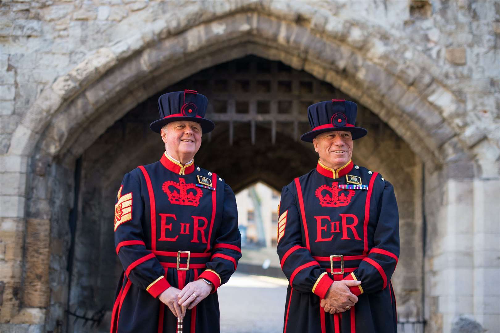 Стражи лондонского тауэра. Тауэр бифитеры. Tower of London Beefeaters. Тауэр Лондон бифитеры. Стражи Тауэр (бифитеры).