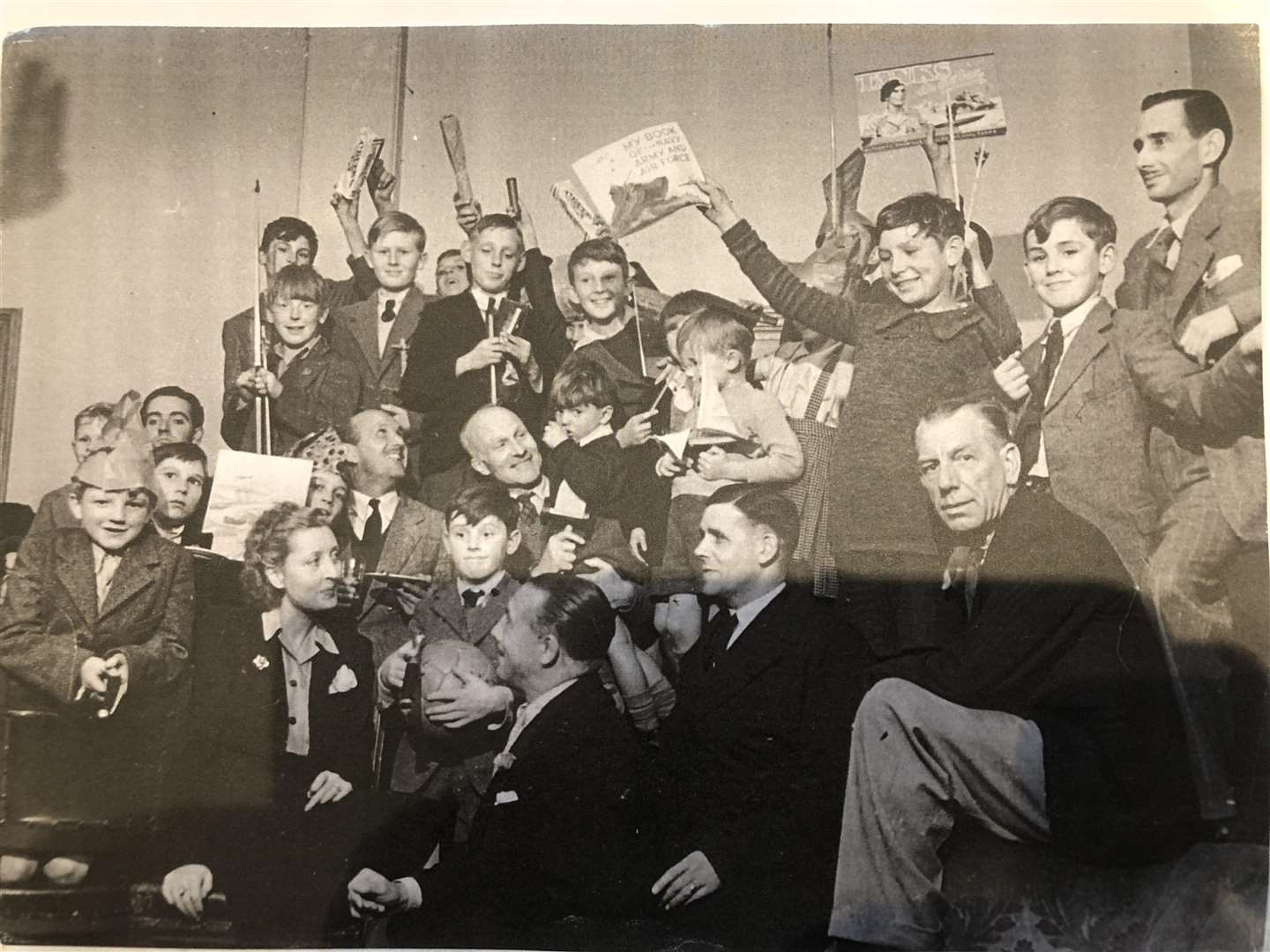 The cast of the 1944 film that celebrates Canterbury (3249594)