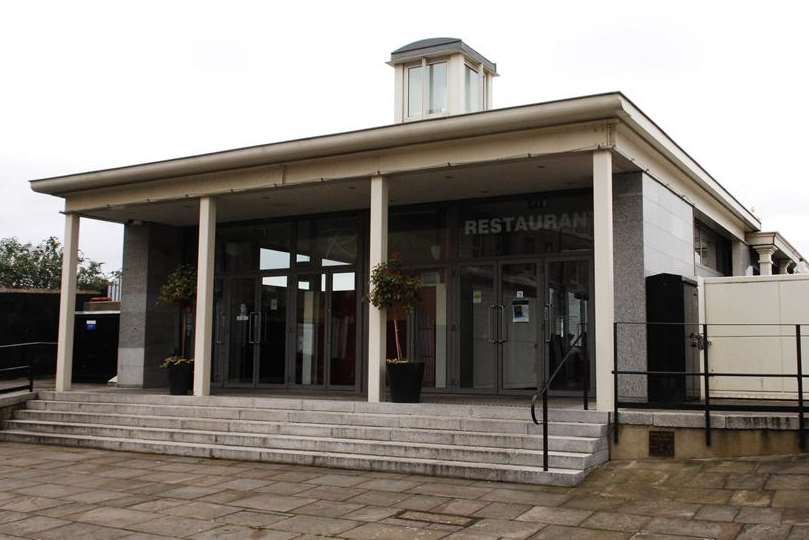 Riva riverside restaurant and bar in Gravesend