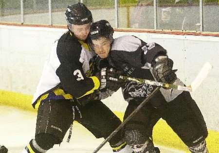 Perry Richardson in action against Milton Keynes Thunder. Picture: DAVE TREVALLION