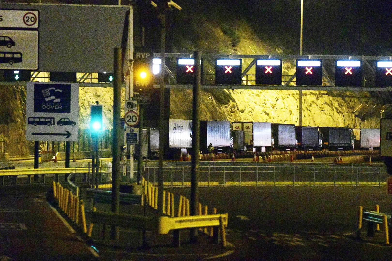 Lorries queue to be the first to leave the UK after Brexit