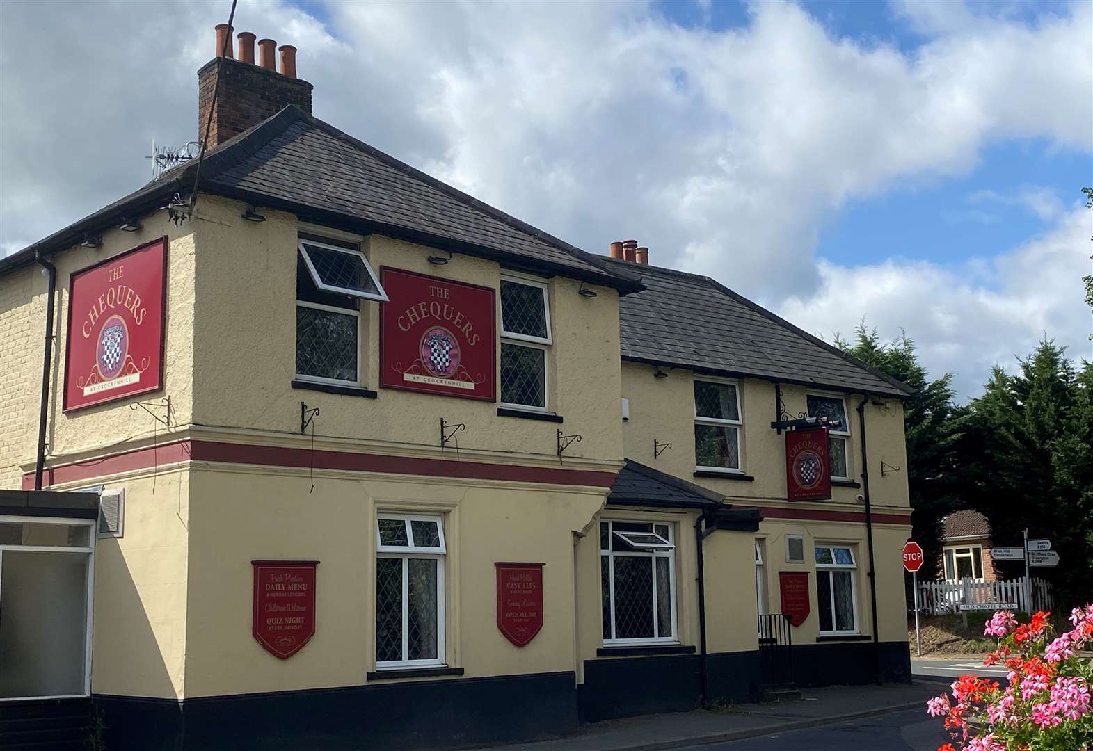 Landlady At The Chequers Pub In Cray Road Crockenhill Retires After Seven Years