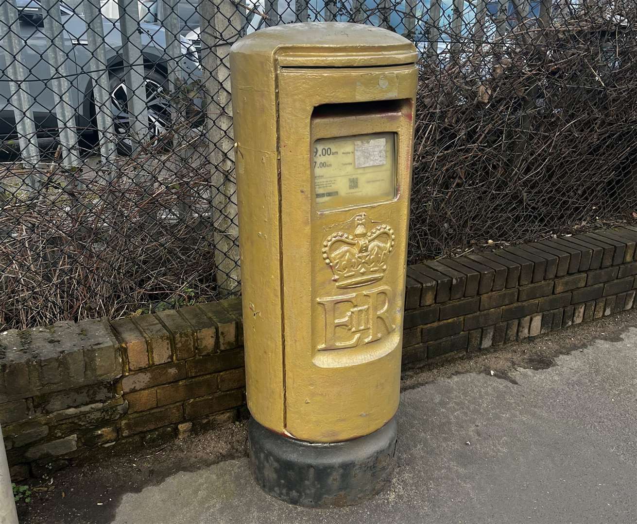 This postbox in Burnham Road, Dartford was painted gold by Whiskin