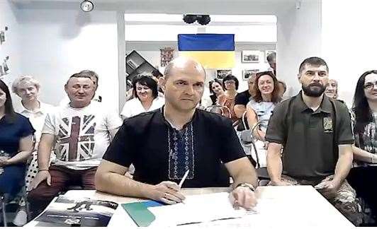Mayor of Fastiv City, Mr Netyazhuk, signing the agreement