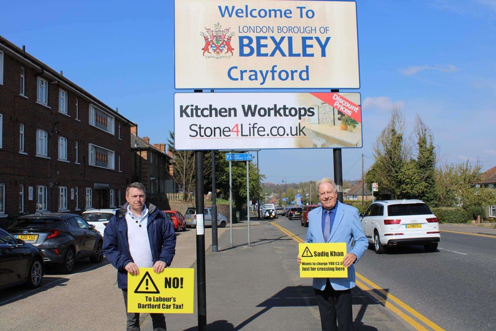 Dartford MP Gareth Johnson and Bexleyheath and Crayford MP David Evenett camapigning against the Greater London Boundary Charge.