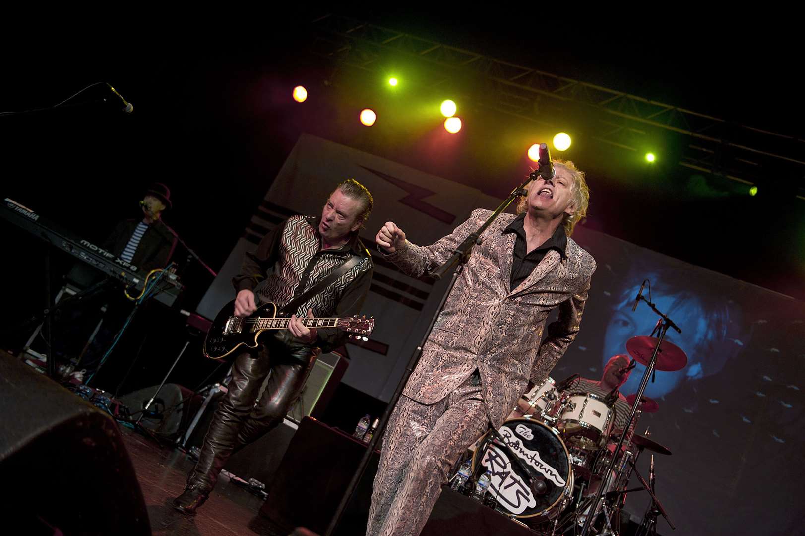 Garry Roberts on stage with Bob Geldof (Alamy/PA)