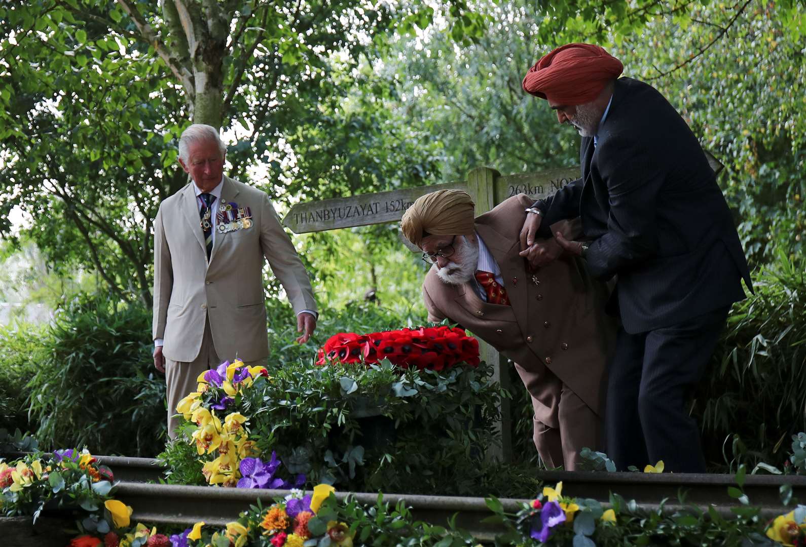 Darbara Singh Bhullar, 97, lays a wreath (Molly Darlington/PA)