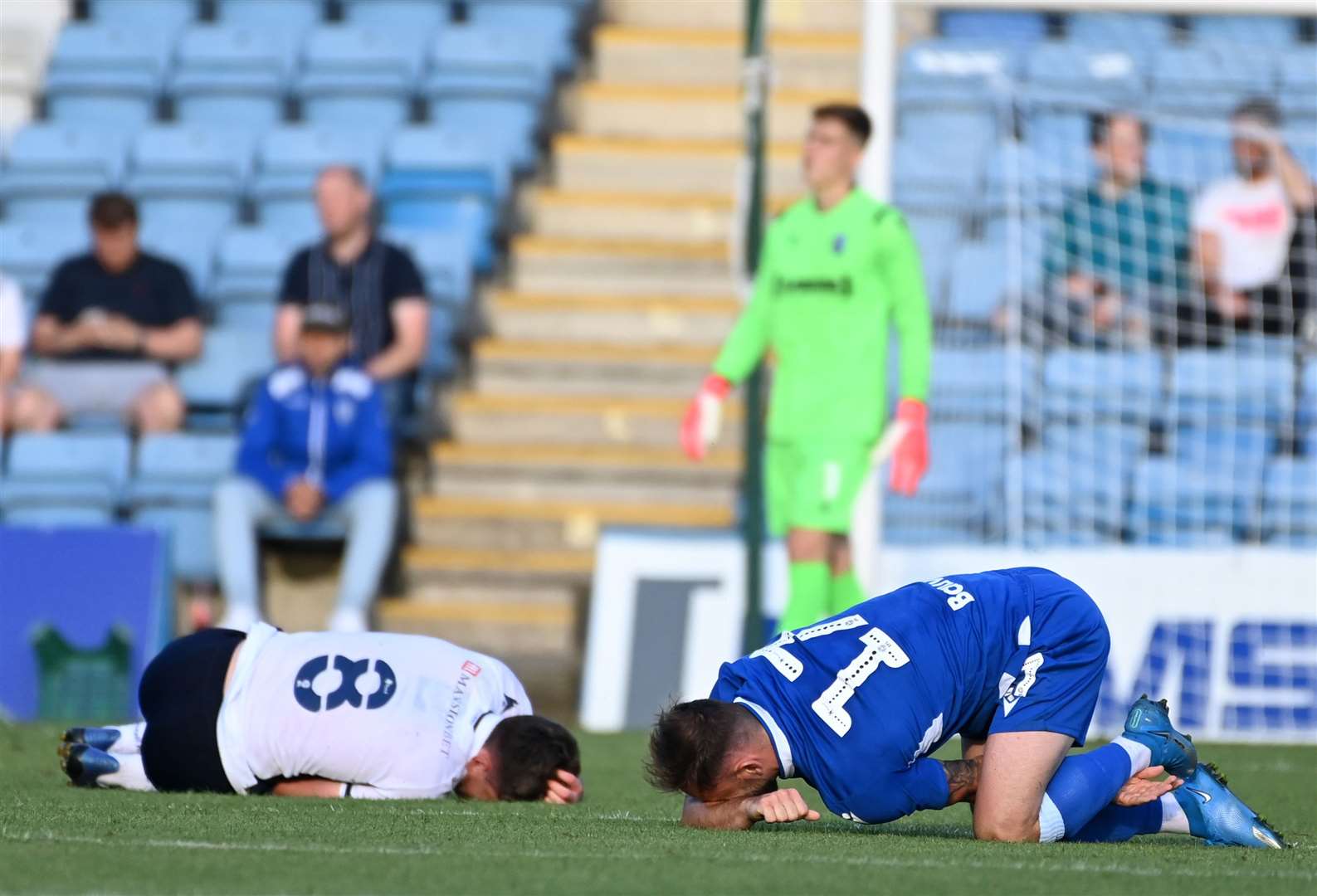 Gills' Danny Lloyd and Millwall's Ben Thompson clash heads. Picture: Barry Goodwin (49649858)