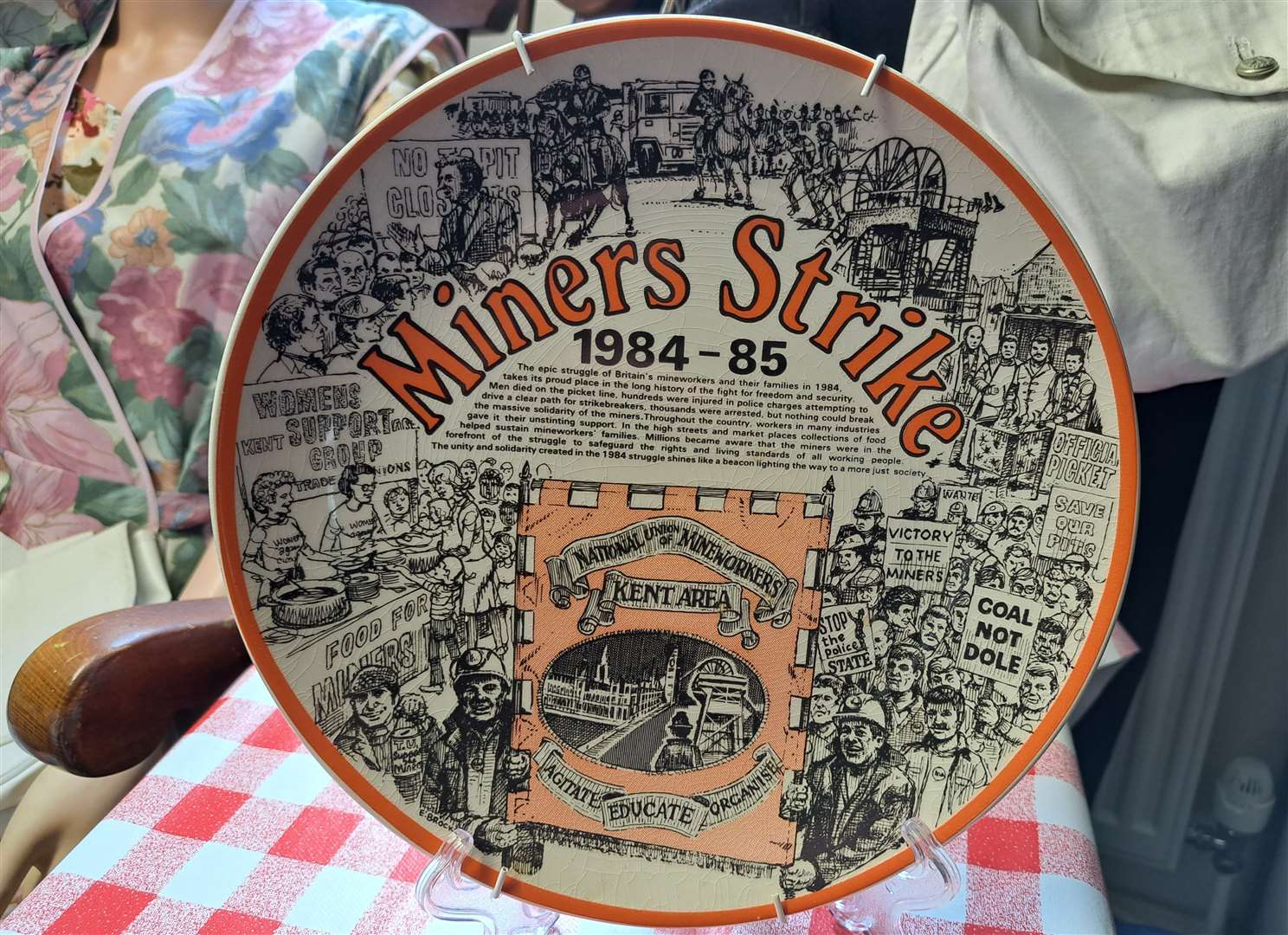 A souvenir plate of the strike at Aylesham Heritage Centre