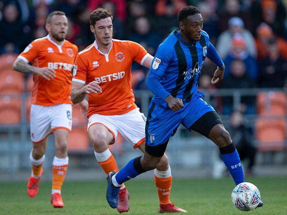 Brandon Hanlan on the ball for Gillingham Picture: Ady Kerry (9657697)