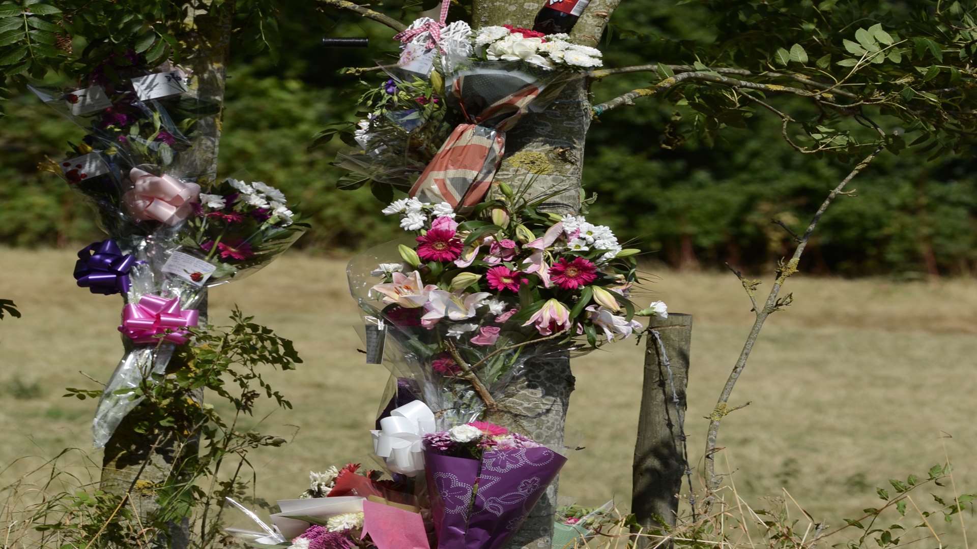 Tributes left in Sandwich Road