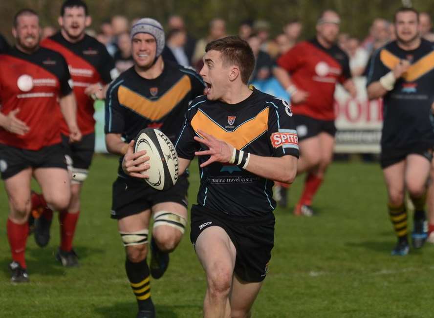 Martyn Beaumont is about to score for Canterbury Picture: Chris Davey