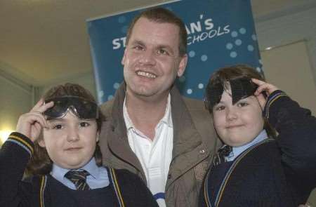 Steve Pendleton visiting another school in Gravesend last year