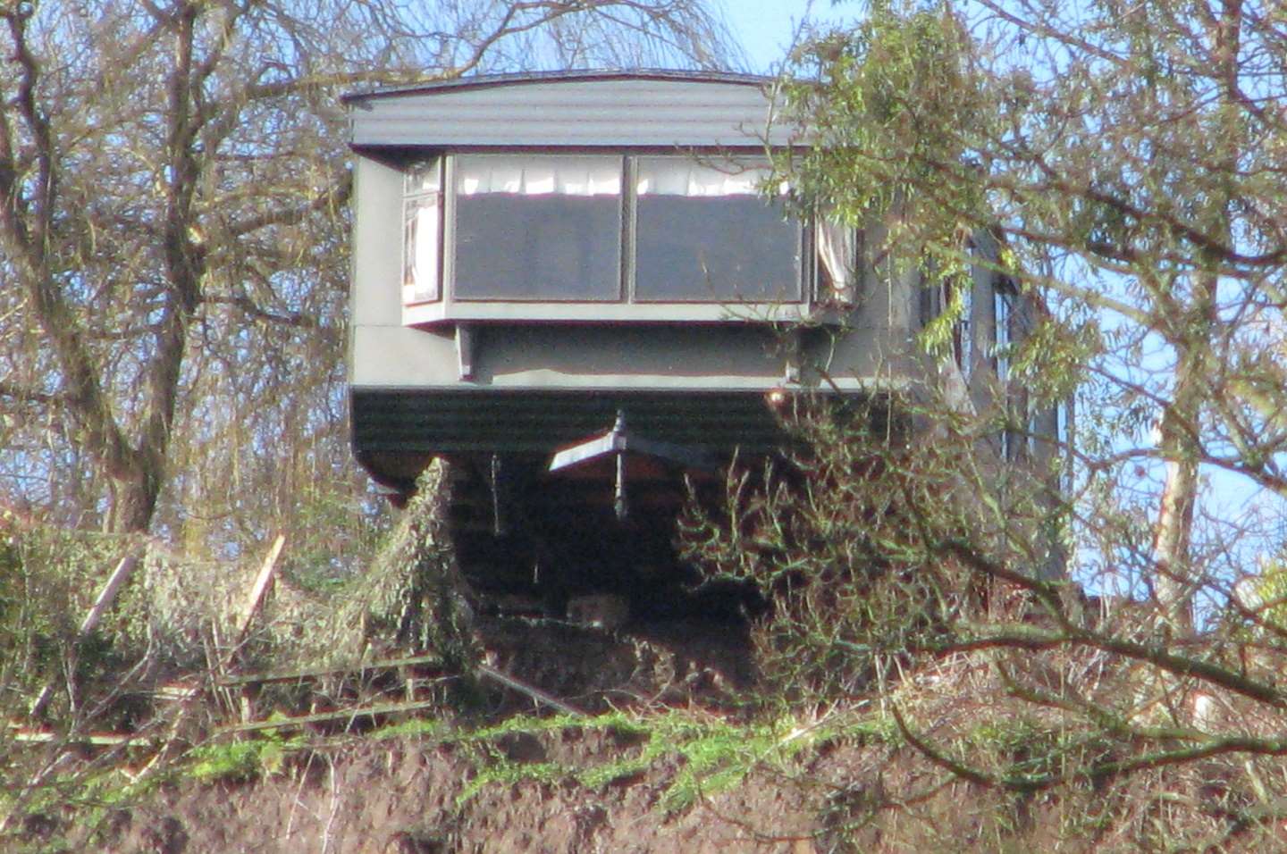 A caravan hangs from a cliff in Upnor