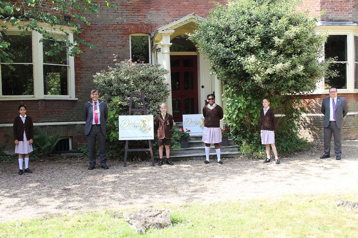 Cllr John Caller with Gad's School pupils