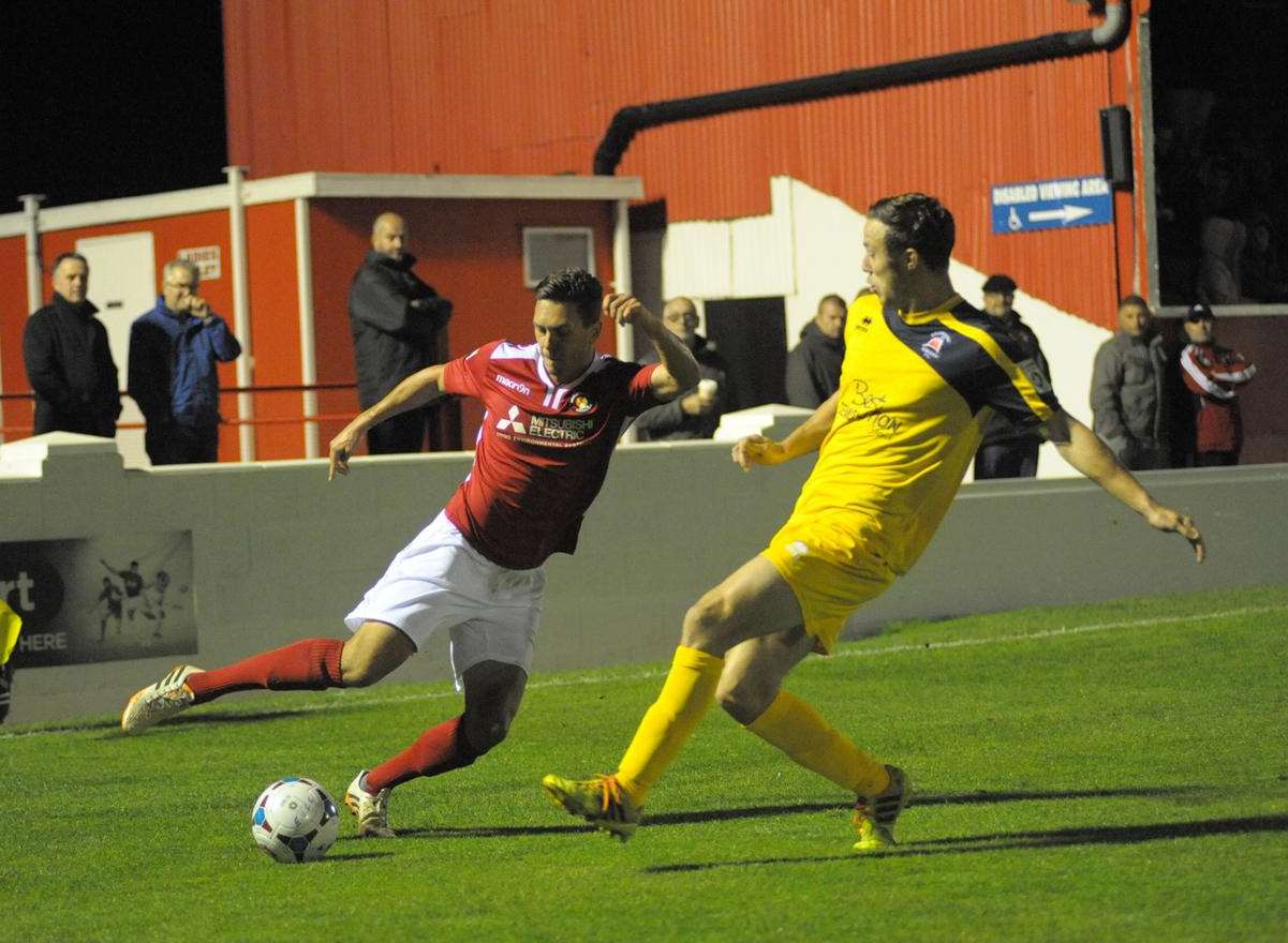 Full-back Joe Howe cuts in from the right-hand touchline Picture: Steve Crispe