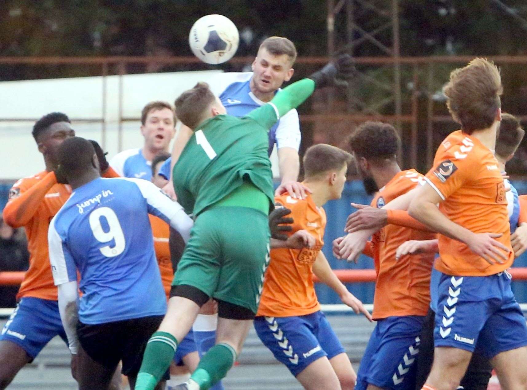 Tonbridge's Rian Bray heads just wide against Braintree Picture: David Couldridge