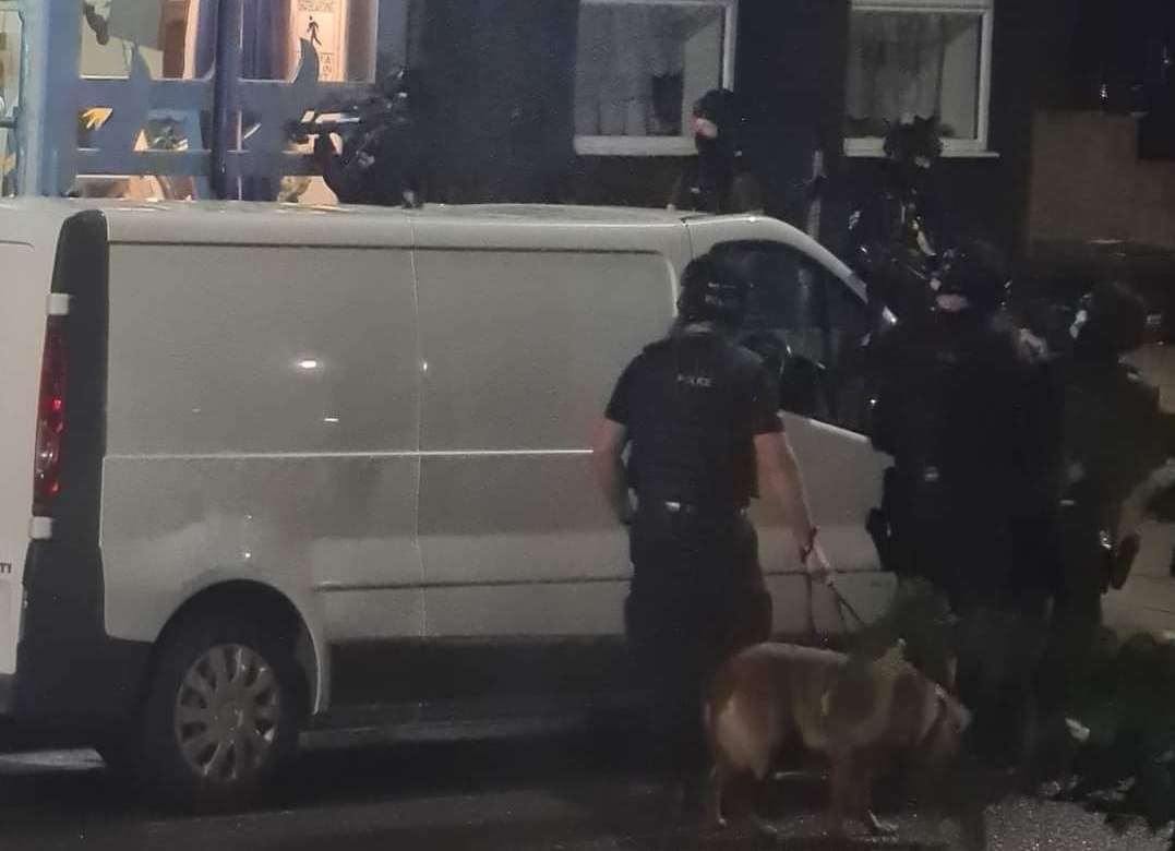 Armed police at the scene (48727754)