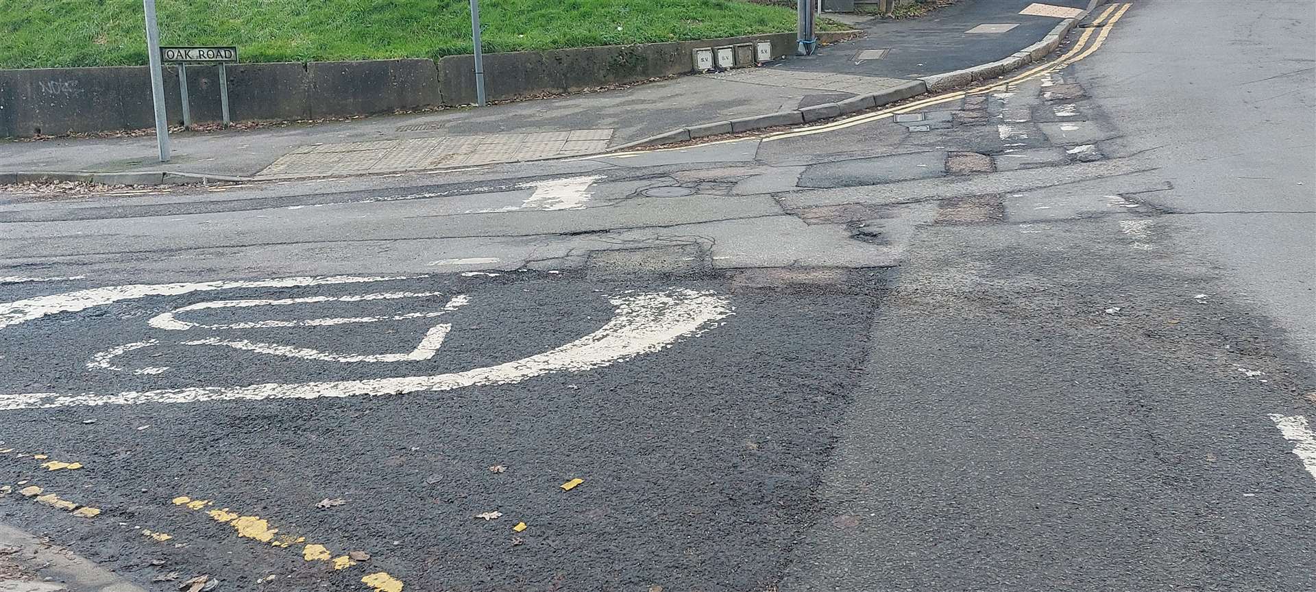 The decaying junction at Oak Road