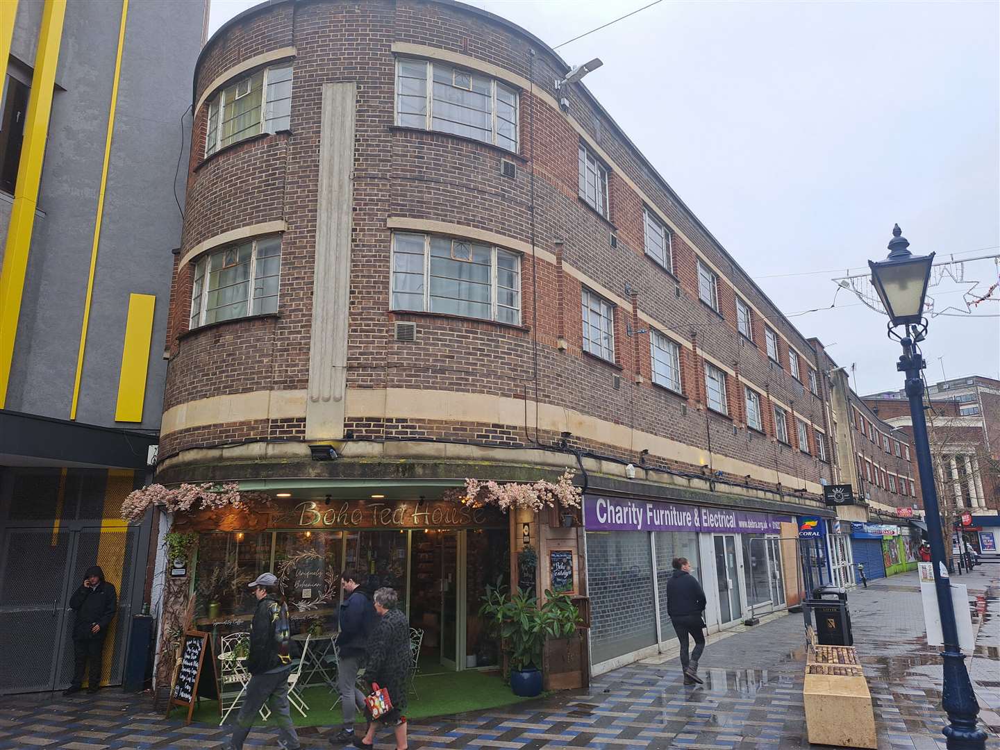 The building adjoins an entrance to The Mall shopping centre