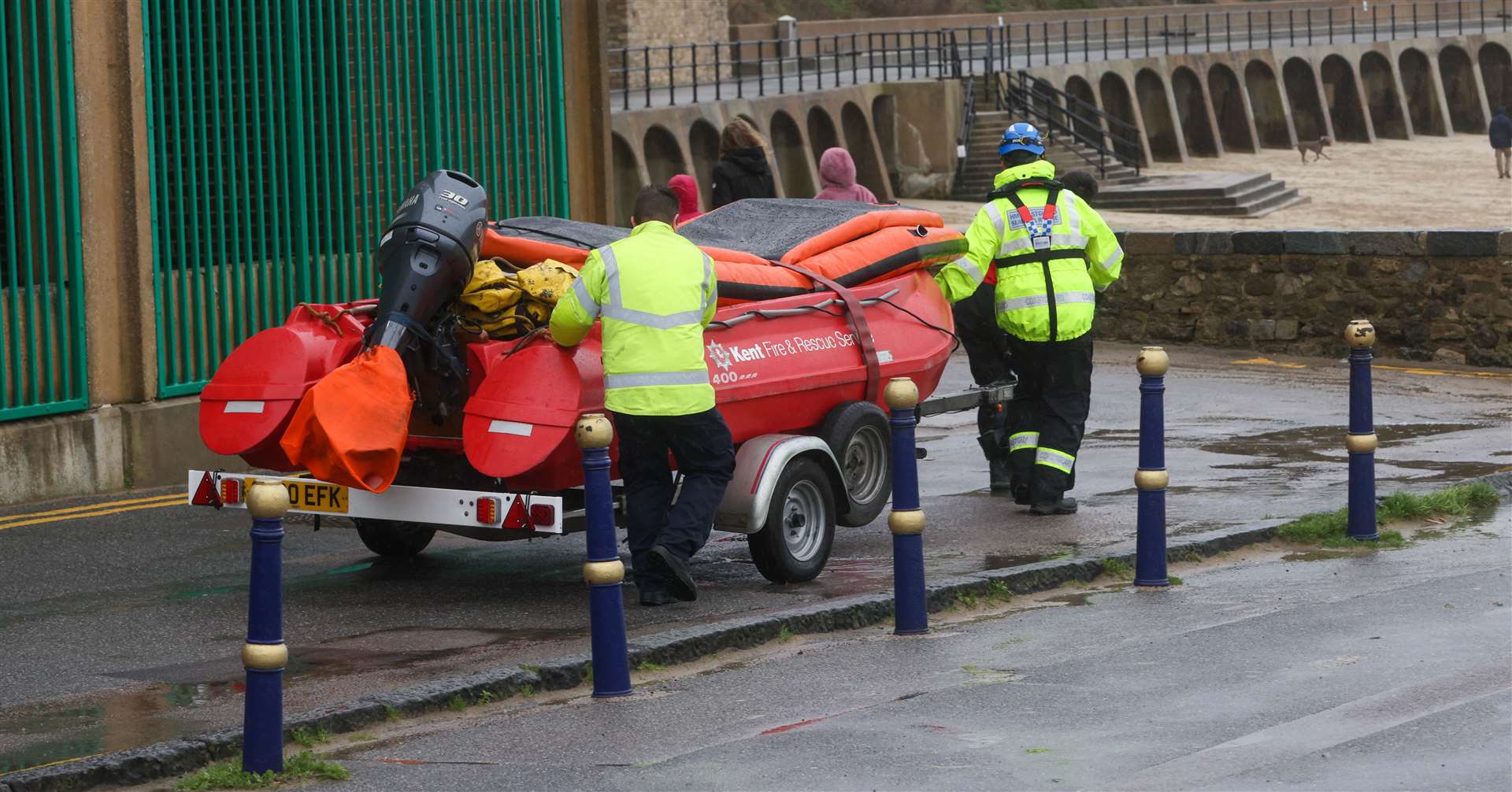 The coastguard and fire service helped in the rescue. Photo: UKNiP